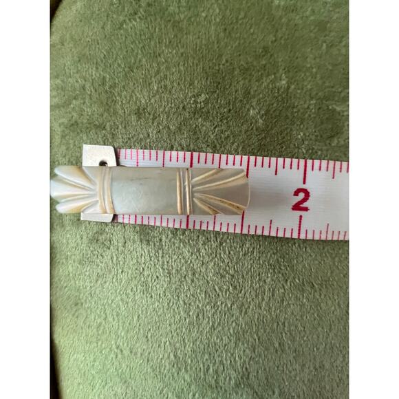 1930s Vintage Lucite Garment Clamp – Carved Deco Lingerie Accessory – 2.5” Clip - Picture 5 of 8